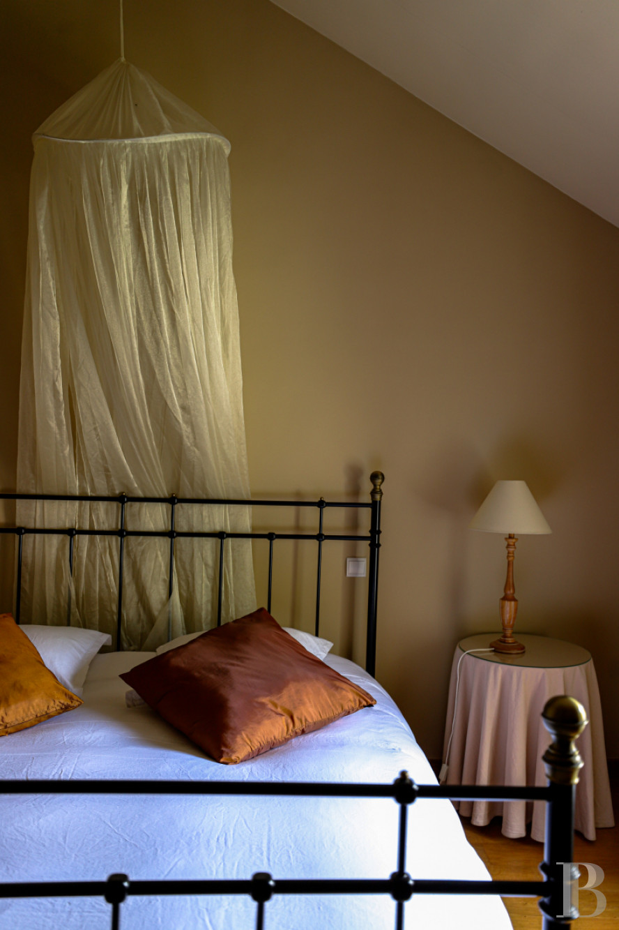 A chateau affiliated with Burgundy's greatest vineyards and permaculture to the south of Beaune - photo  n°31